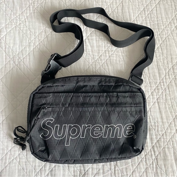 Supreme FW18 Black Crossbody Shoulder Bag - Picture 1 of 6